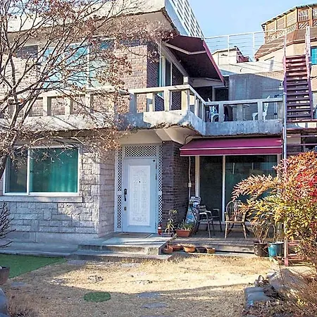 Hans House