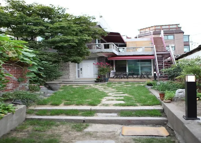 Hans House Hotel 2*