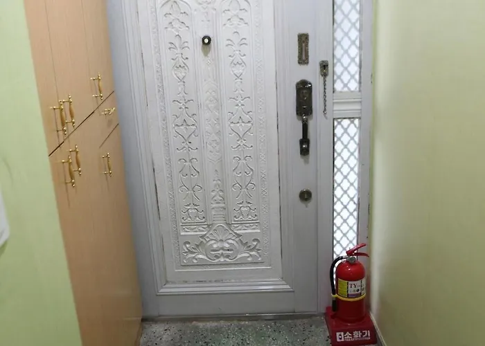 Hans House